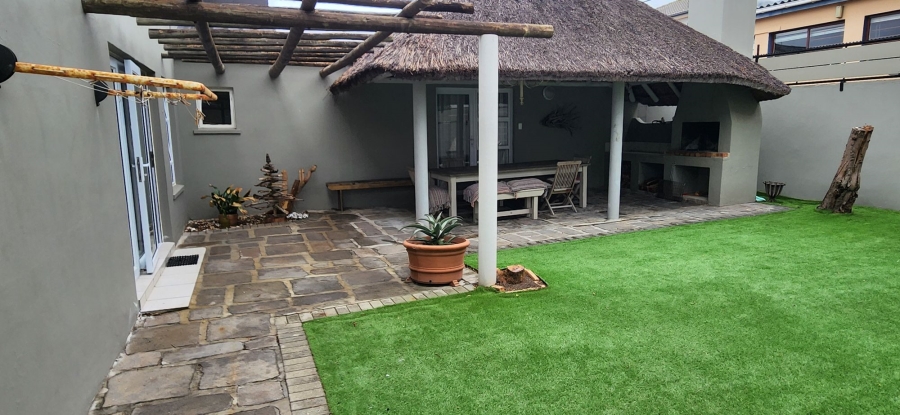 To Let 3 Bedroom Property for Rent in Kleinmond Western Cape